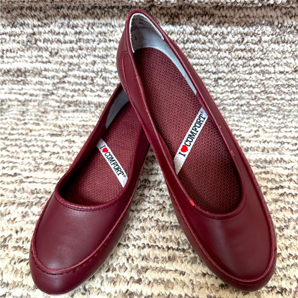 Women's Burgundy Flats